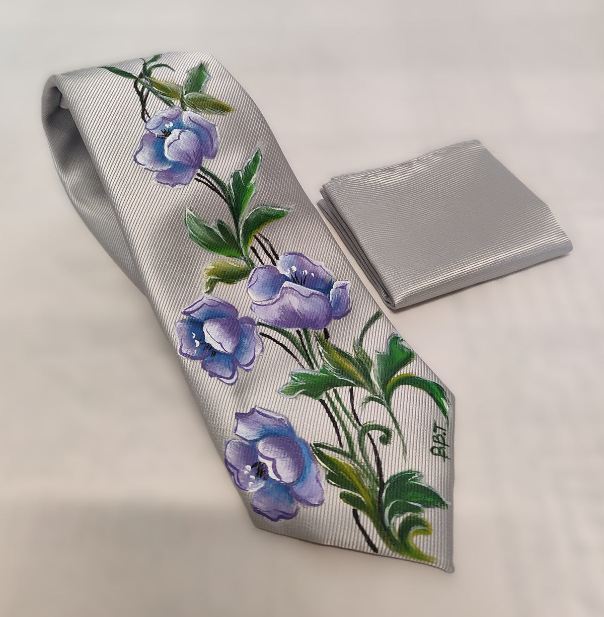 Cravatta argento e fiori blu