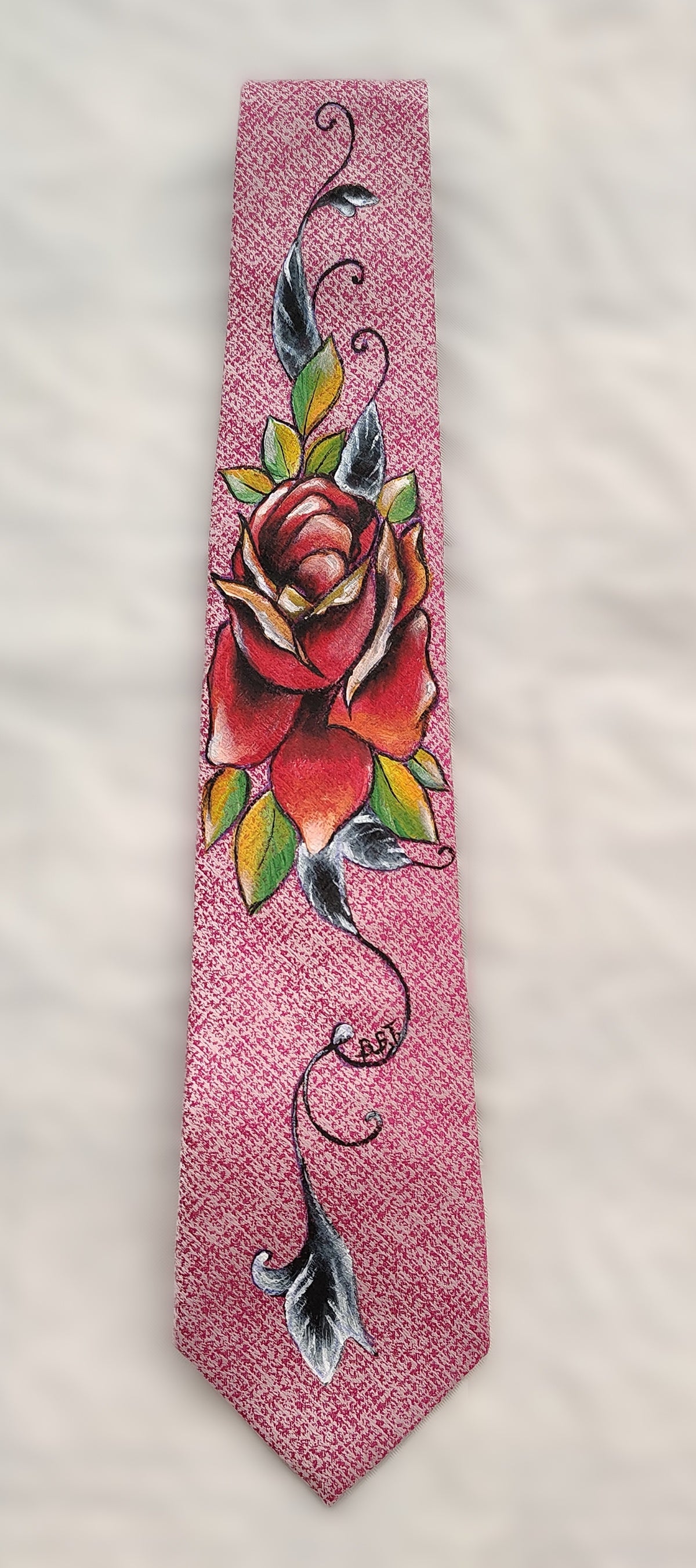 Cravatta rosa tattoo
