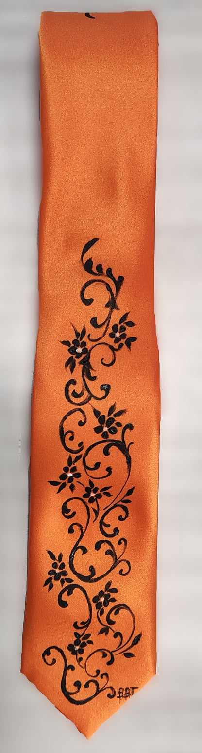 Cravatta arancione con decorazione nera