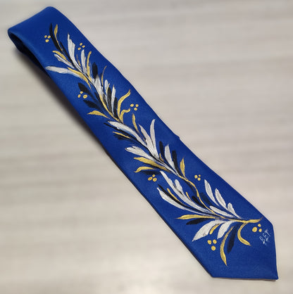 Cravatta blu con rami bianchi e oro